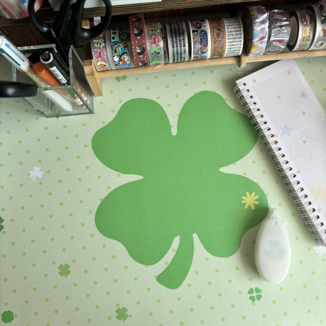 Four-Leaf Clover Eye Protectio - Desk Pad Leather Large ulasan dan harga